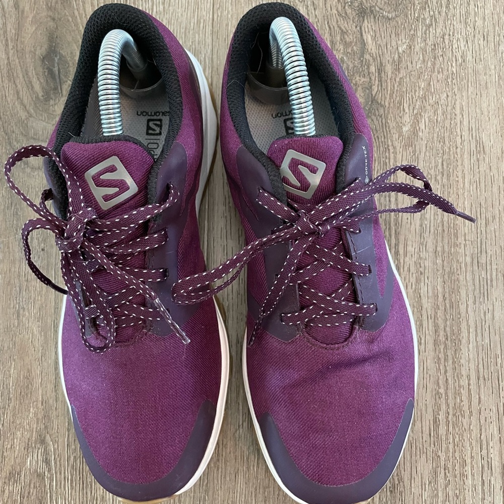 Salomon Women’s Athletic Shoes Size 8 OUTbound Ortholite